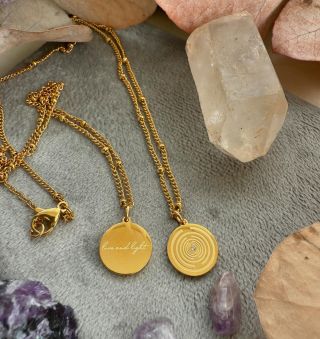 ✨ Představuji ti novinku z kolekce Cosmo Energy – Mini Gold ✨ Elegantní amulet ze zlaté chirurgické oceli, který v sobě...