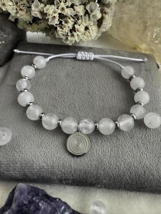 ✨ Světlo — Silver Edition ✨ Jemnost, která nezhasíná. Síla, která se nesnaží být vidět, ale přesto září do dálky. Tahle...